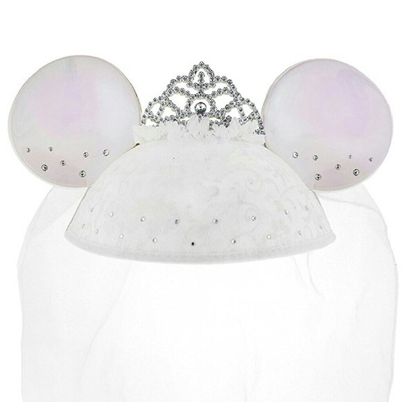 Disney Accessories - Disney Hat Bride with veil